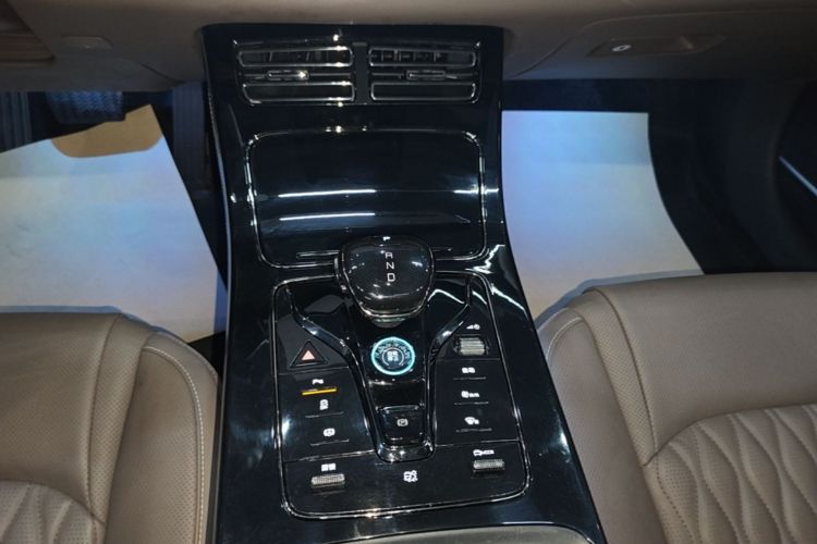 BYD Han 2023 car image #18