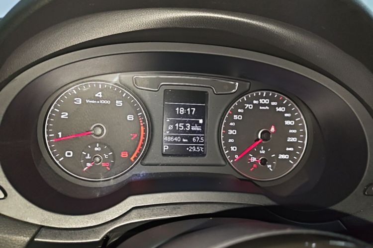 Audi Q3 2018 car image #16