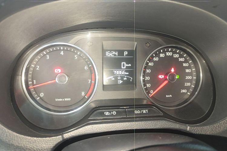 Volkswagen Polo 2015 car image #12