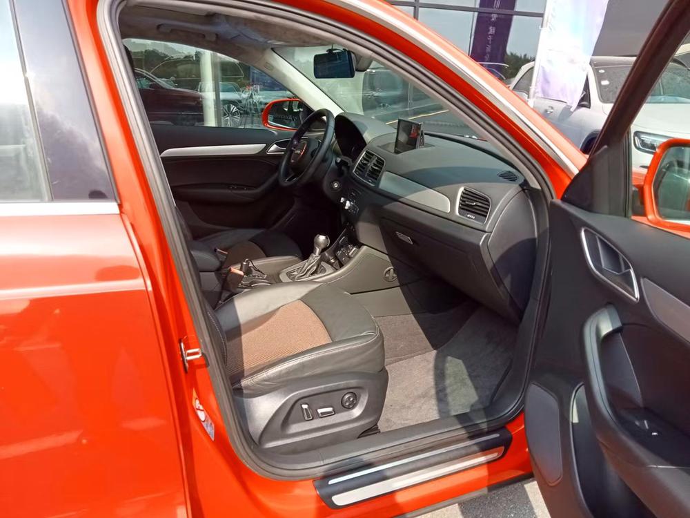 Audi Q3 2016 car image #7