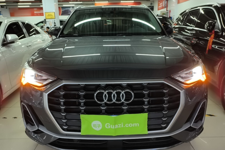 Audi Q3 2021 car image #3