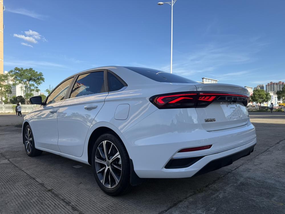 GEELY Emgrand 2022 #5 GEELY Emgrand 2022 car image #5