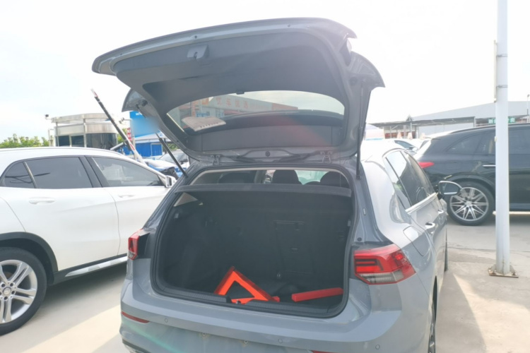 Volkswagen Golf 2022 car image #21