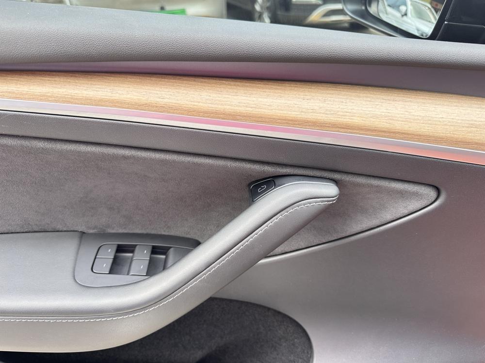 Tesla Model Y 2021 car image #19
