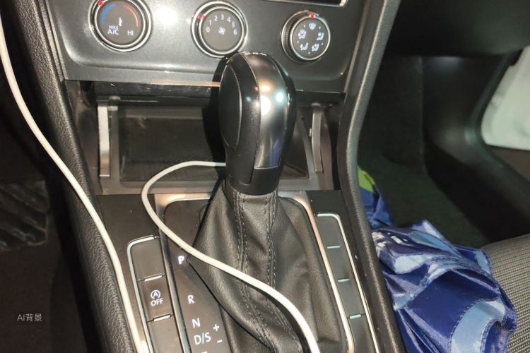 Volkswagen Golf 2019 car image #17
