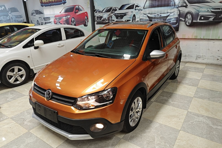 Volkswagen Polo 2015 car image #2