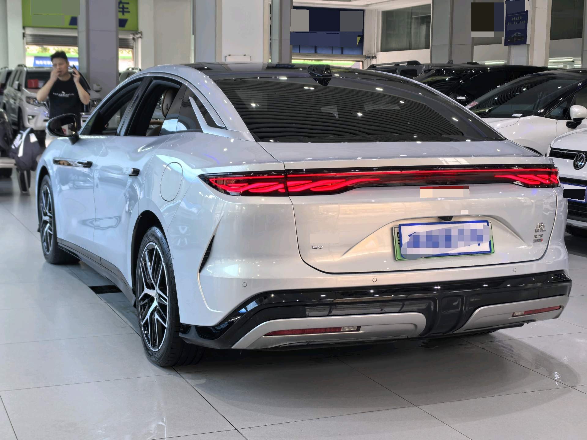 BYD HanL 2025 #11 BYD HanL 2025 car image #11