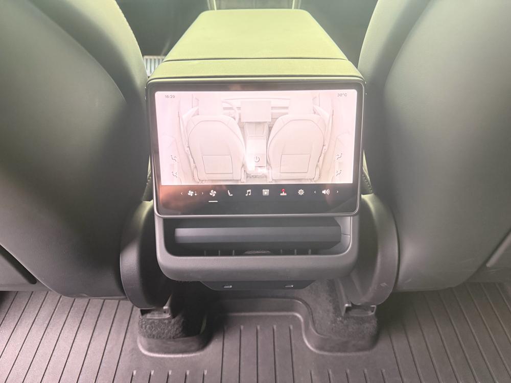 Tesla Model Y 2025 car image #9