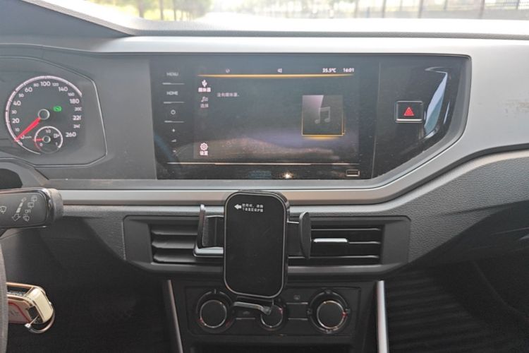 Volkswagen Polo 2021 car image #13
