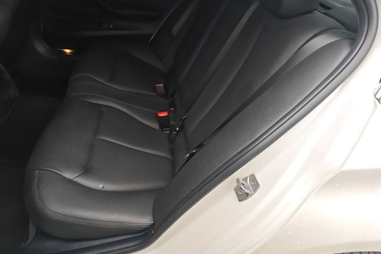 BMW 3 Series 2019 #17 BMW 3 Series 2019 car image #17