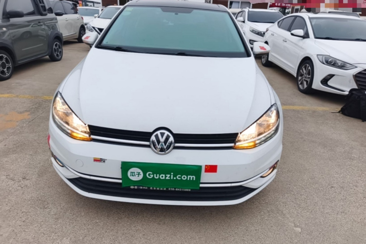 Volkswagen Golf 2018 car image #3