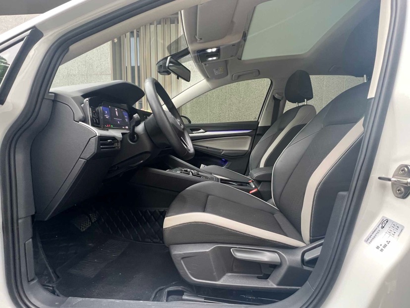 Volkswagen Golf 2023 car image #8