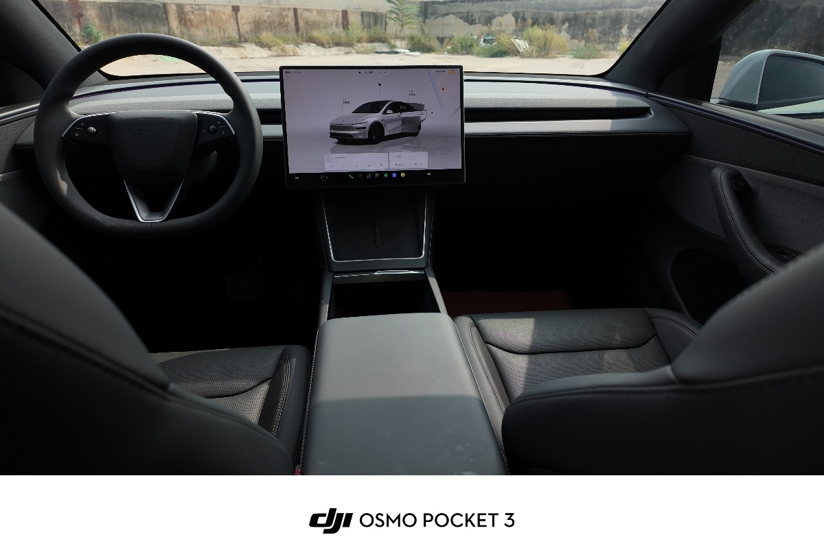 Tesla Model Y 2026 #8 Tesla Model Y 2026 car image #8