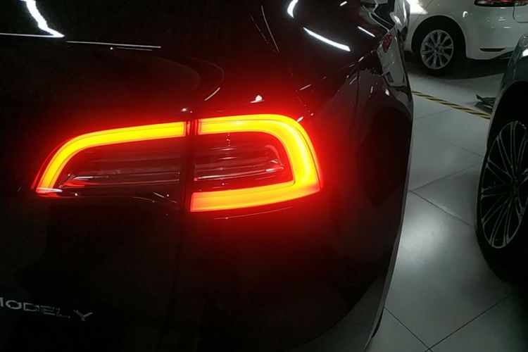 Tesla Model Y 2022 #8 Tesla Model Y 2022 immagine di auto #8