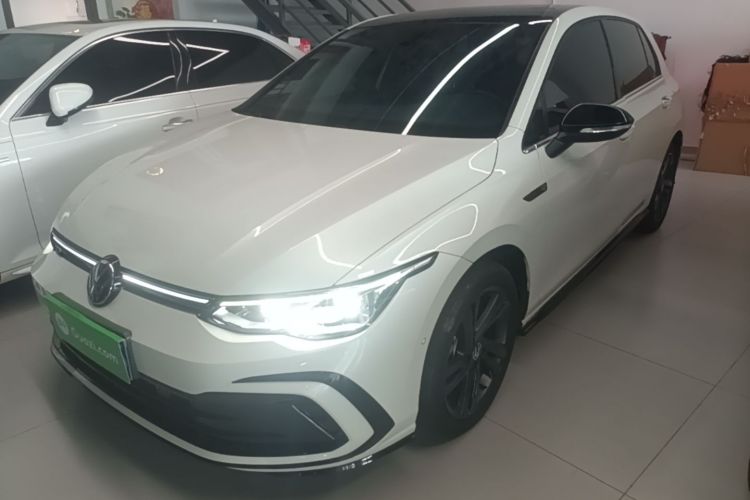 Volkswagen Golf 2023 car image #2