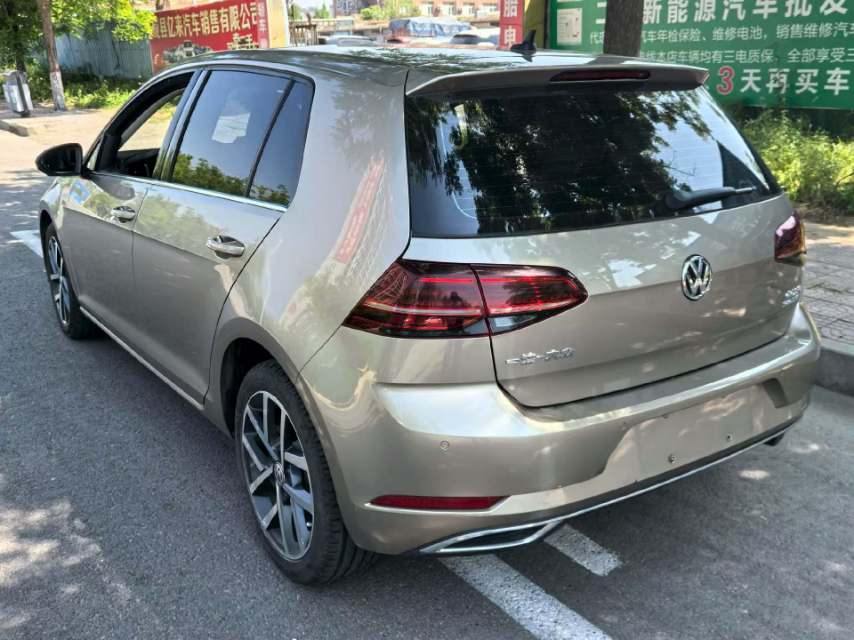 Volkswagen Golf 2019 car image #3