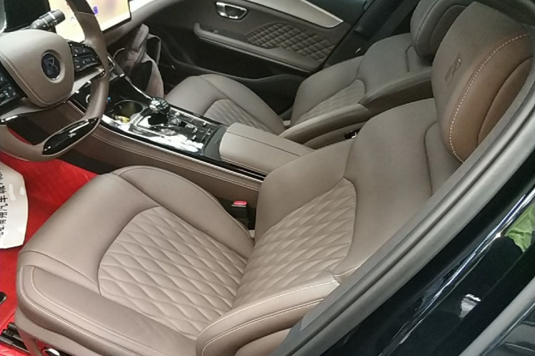 BYD Han 2024 car image #15