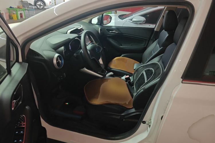 BYD Yuan New Energy 2019 #15 BYD Yuan New Energy 2019 car image #15