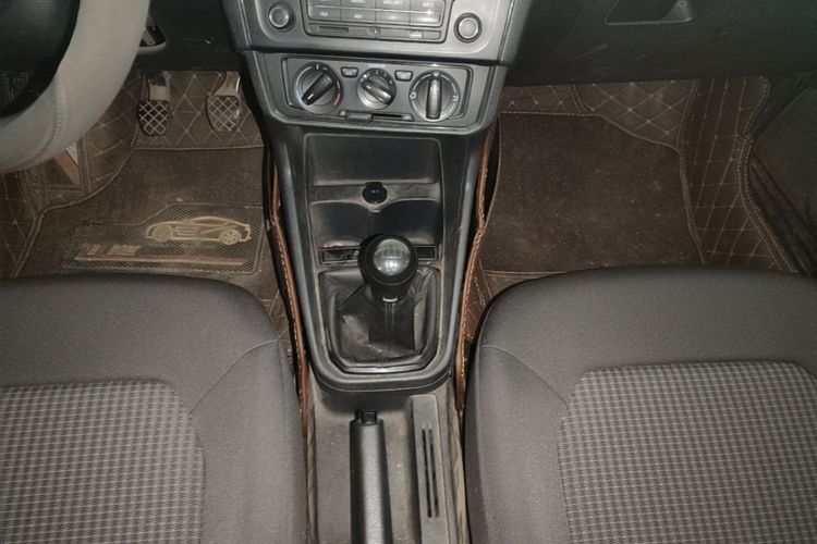 Volkswagen Santana 2019 صورة سيارة #14