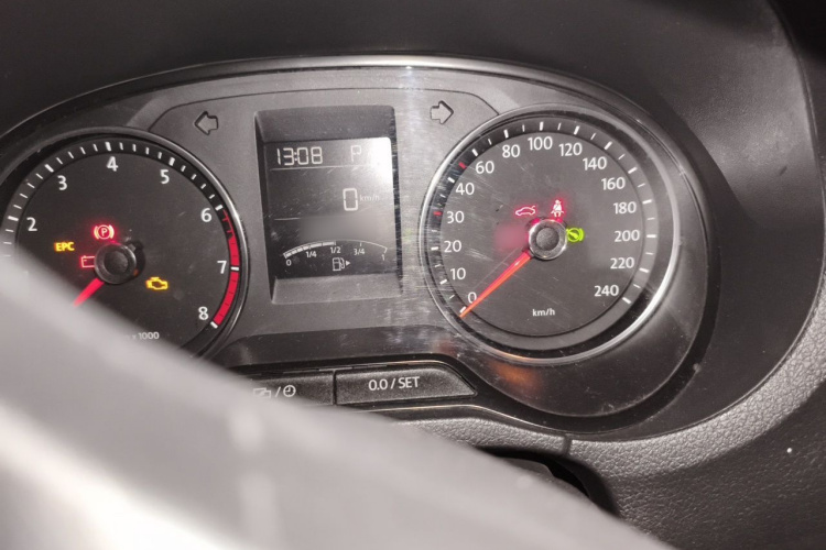 Volkswagen Polo 2015 car image #16