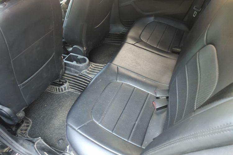 Volkswagen Santana 2021 صورة سيارة #17