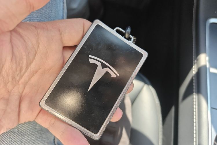 Tesla Model Y 2023 immagine di auto #10