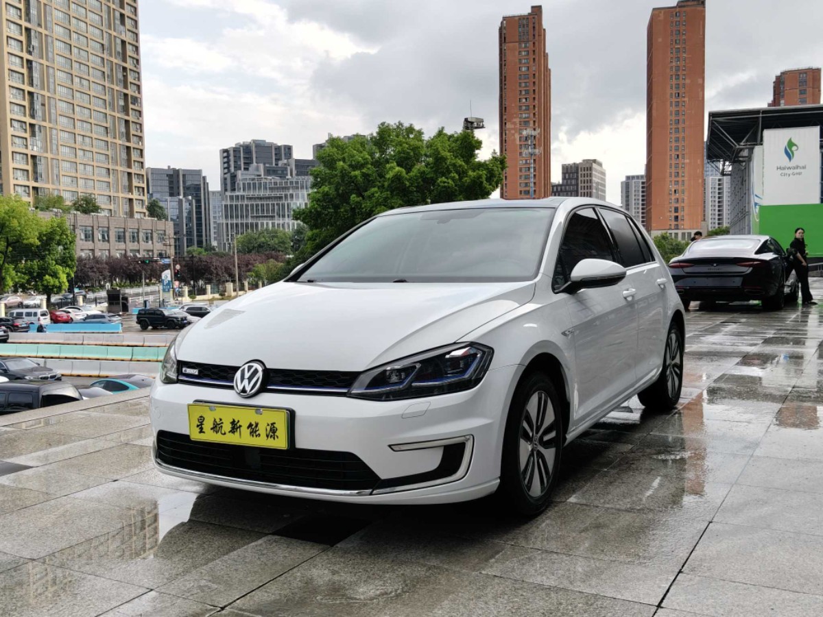 Volkswagen Golf Pure Electric 2020 Volkswagen Golf Pure Electric 2020 car image