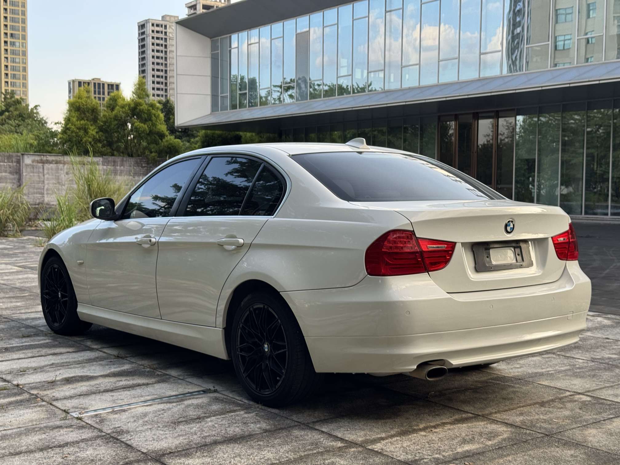 BMW 3 Series 2011 #4 BMW 3 Series 2011 car image #4