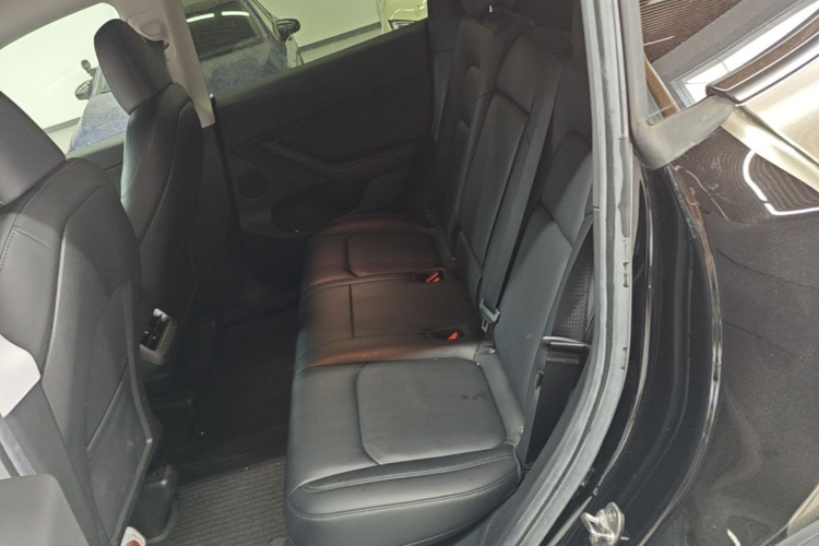 Tesla Model Y 2022 immagine di auto #17
