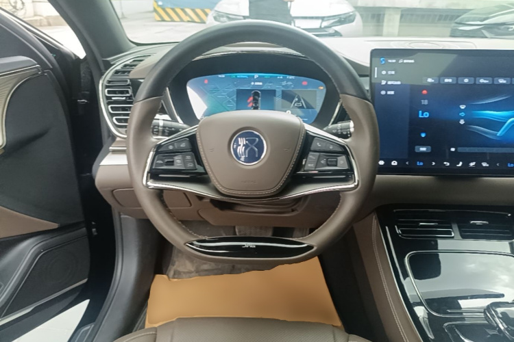 BYD Han 2024 car image #11