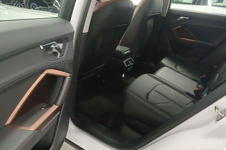 Audi Q3 2021 #17 Audi Q3 2021 изображение автомобиля #17