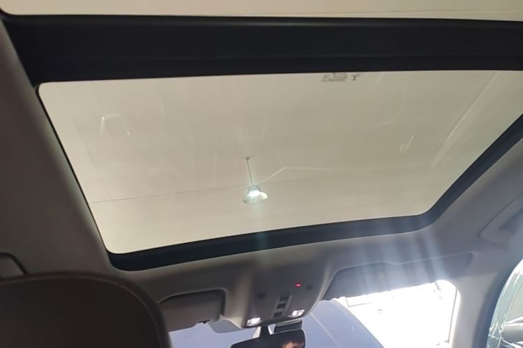 Audi Q3 2019 car image #18