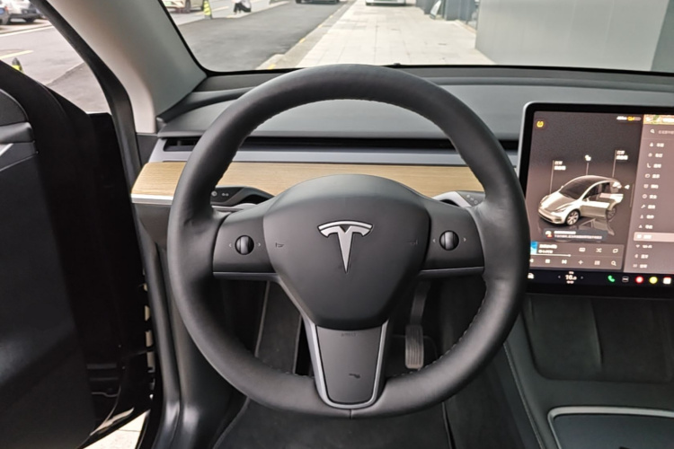 Tesla Model Y 2023 #11 Tesla Model Y 2023 car image #11