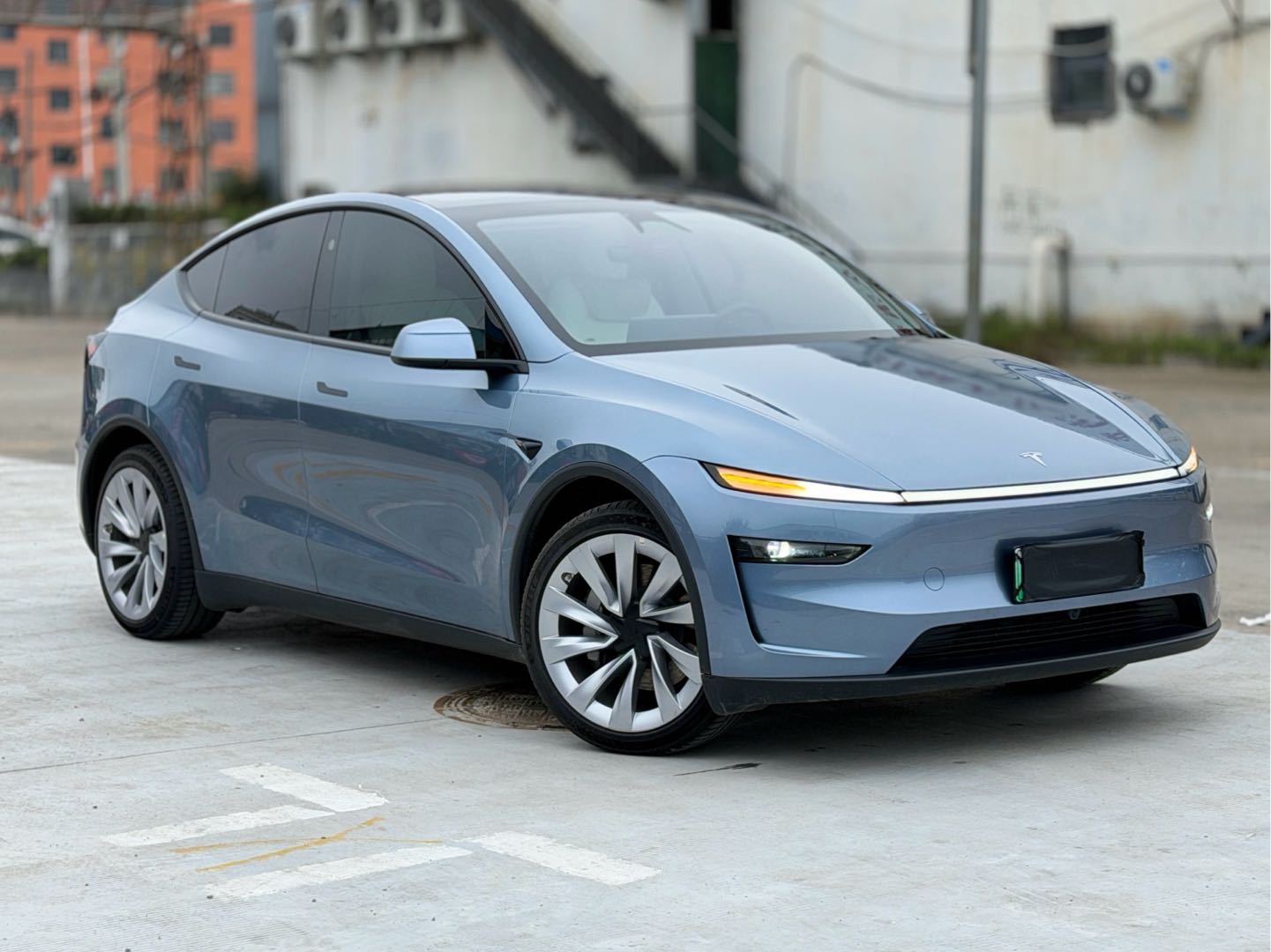 Tesla Model Y 2025 #5 Tesla Model Y 2025 car image #5