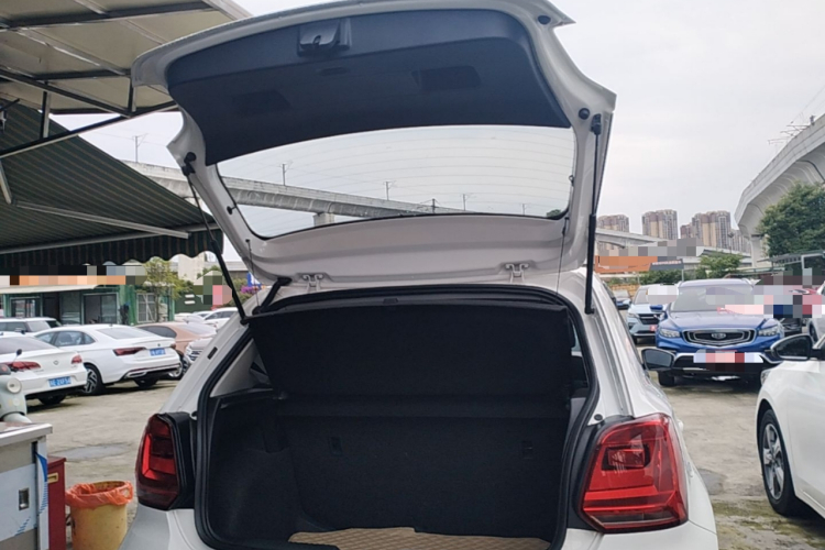 Volkswagen Polo 2018 car image #19