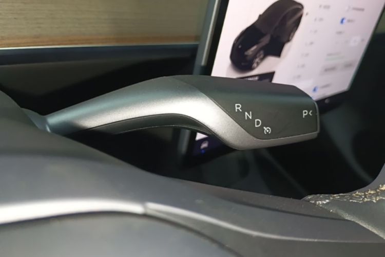 Tesla Model Y 2022 car image #18