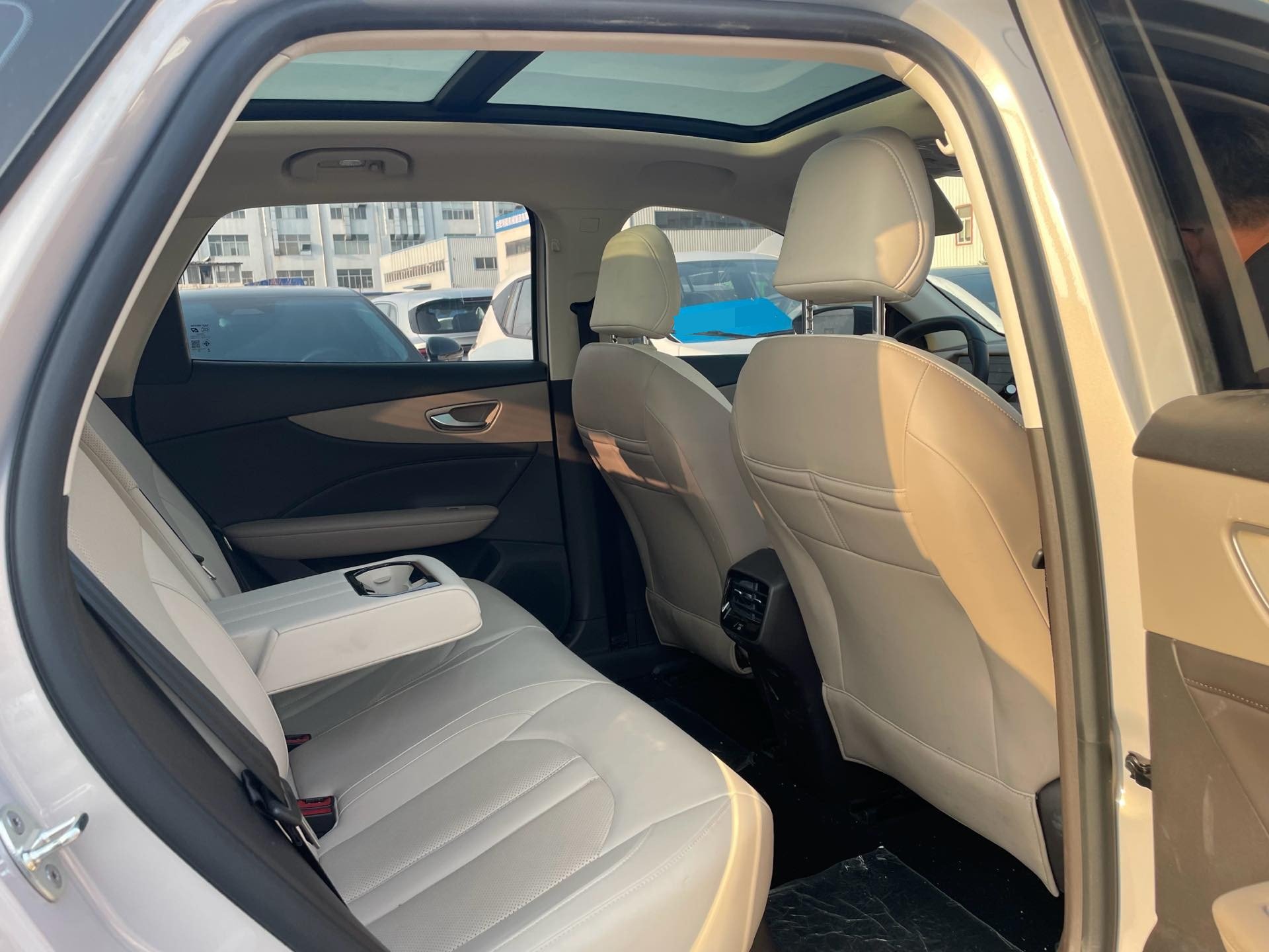 MG ES5 2024 car image #8