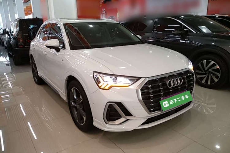 Audi Q3 2022 car image #6