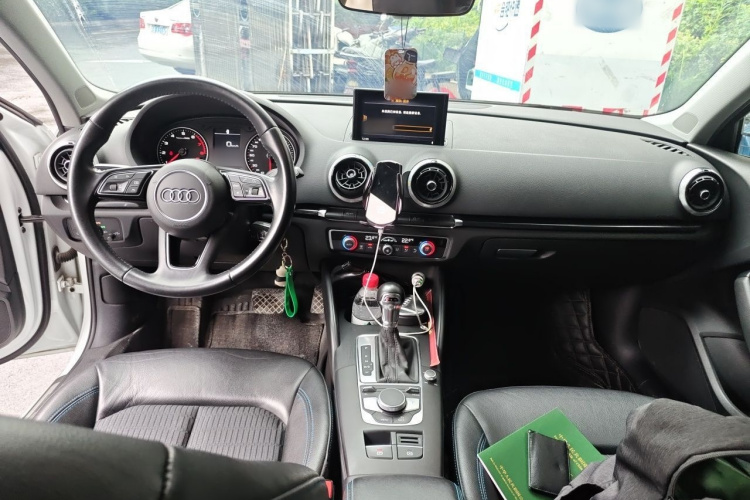 Audi A3 2019 car image #12
