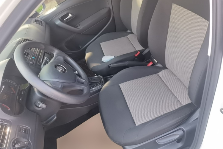 Volkswagen Polo 2018 car image #15
