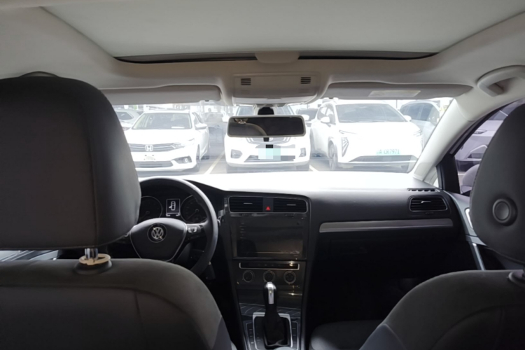 Volkswagen Golf 2020 car image #26