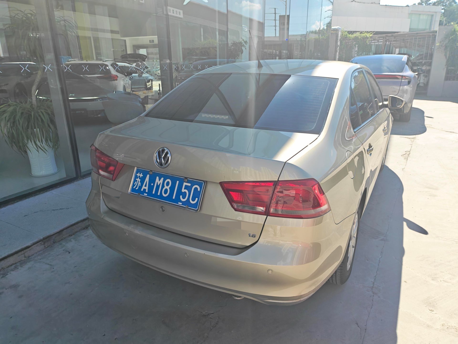 Volkswagen Santana 2014 car image #3
