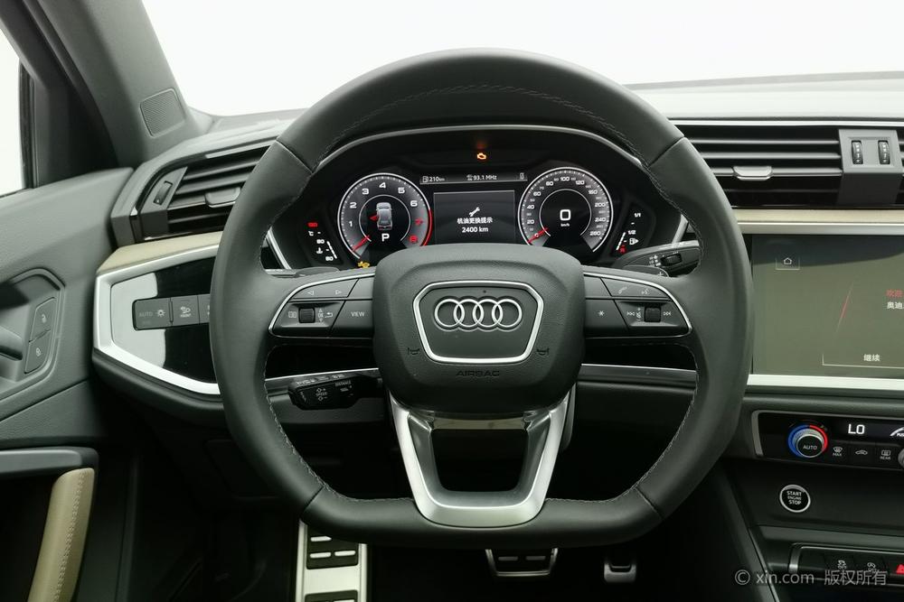 Audi Q3 2025 car image #16