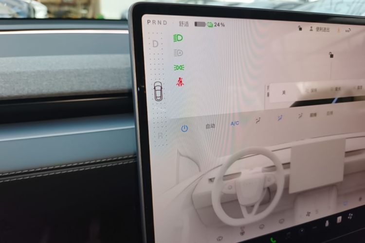 Tesla Model Y 2025 #18 Tesla Model Y 2025 car image #18