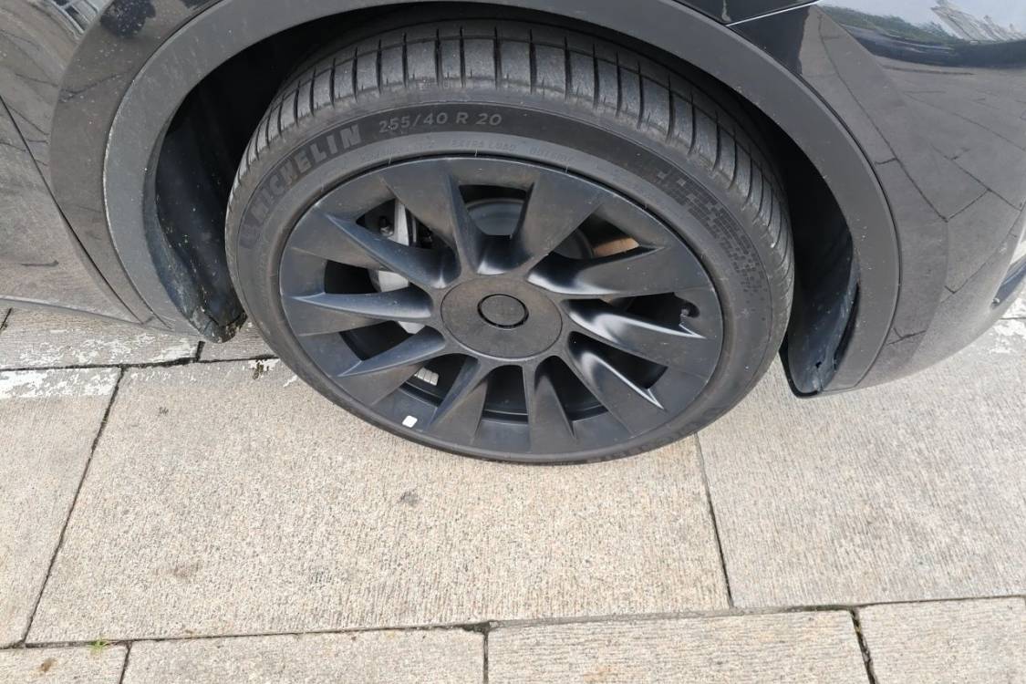 Tesla Model Y 2024 car image #9