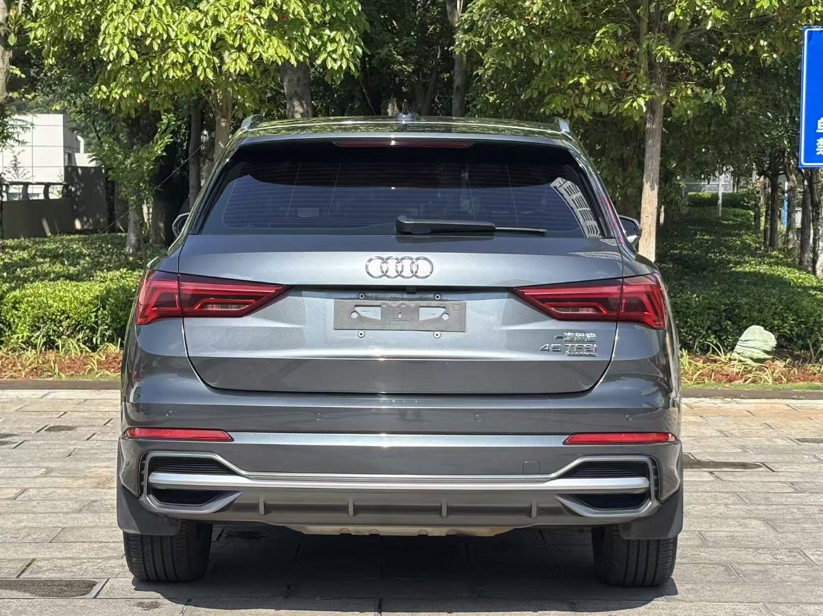 Audi Q3 2019 car image #8