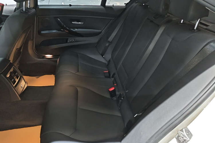 BMW 3 Series 2017 #13 BMW 3 Series 2017 car image #13