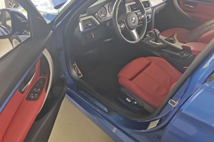 BMW 3 Series 2019 car image #16