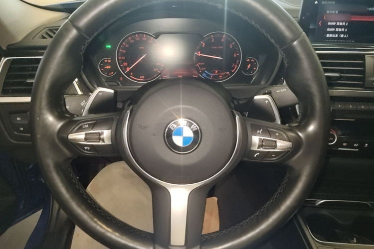 BMW 3 Series 2018 immagine di auto #11