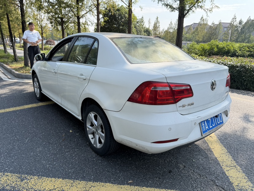 Volkswagen Bora 2014 car image #4